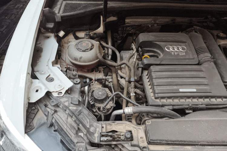 Used Audi Q3 2019 35 TFSI Fashion Dynamic Model Engine Bay Right