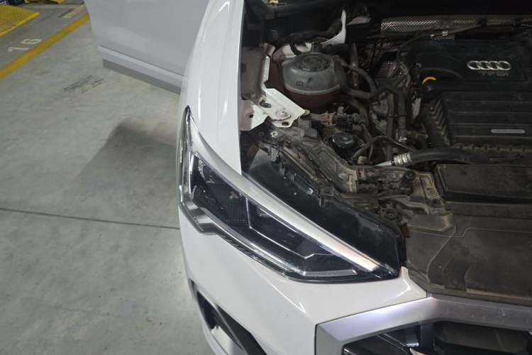 Used Audi Q3 2019 35 TFSI Advanced Dynamic Edition Engine Bay Right