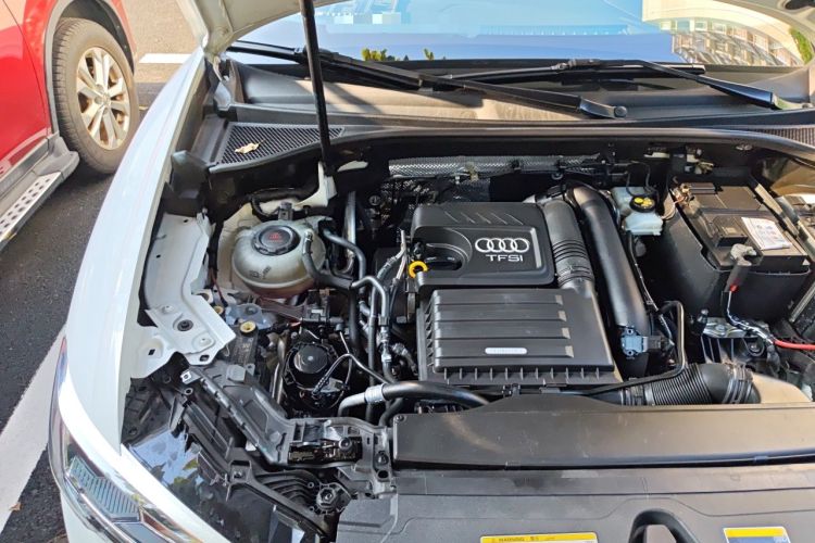 Used Audi Q3 2019 35 TFSI Fashion Dynamic Model Engine Bay Right