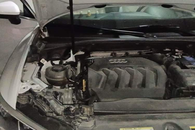 Used Audi Q3 2019 40 TFSI Fashion Dynamic Model Engine Bay Right