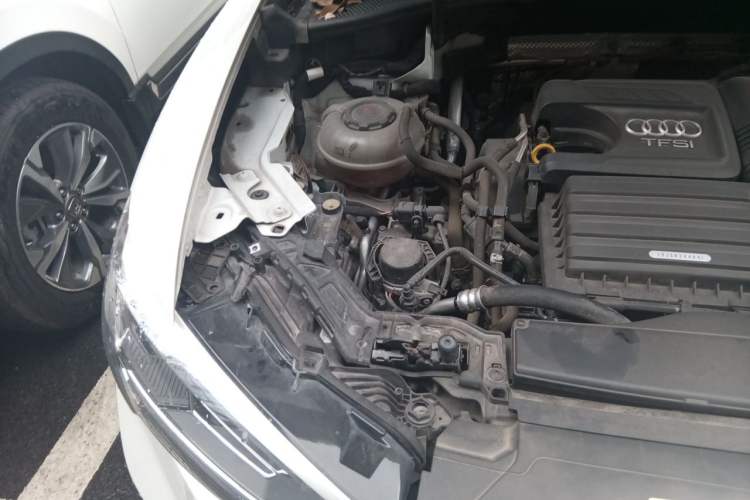 Used Audi Q3 2019 35 TFSI Fashion Dynamic Model Engine Bay Right