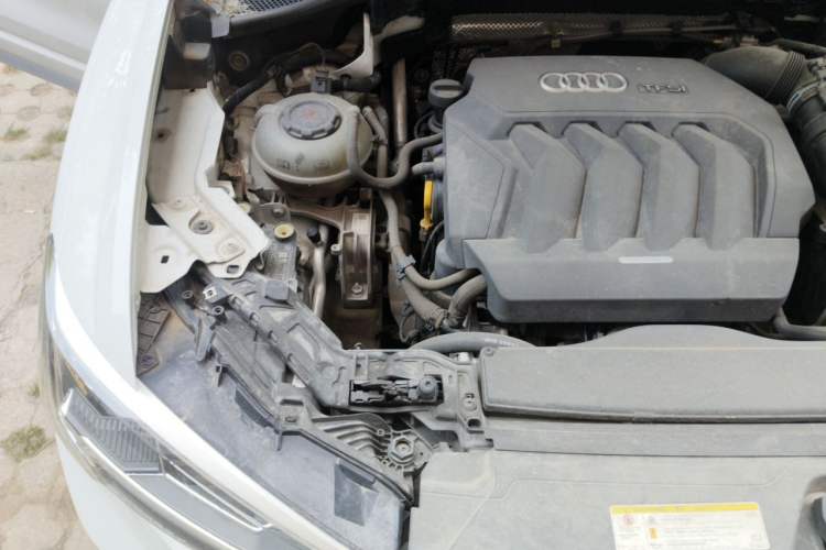 Used Audi Q3 2019 40 TFSI Fashion Dynamic Model Engine Bay Right