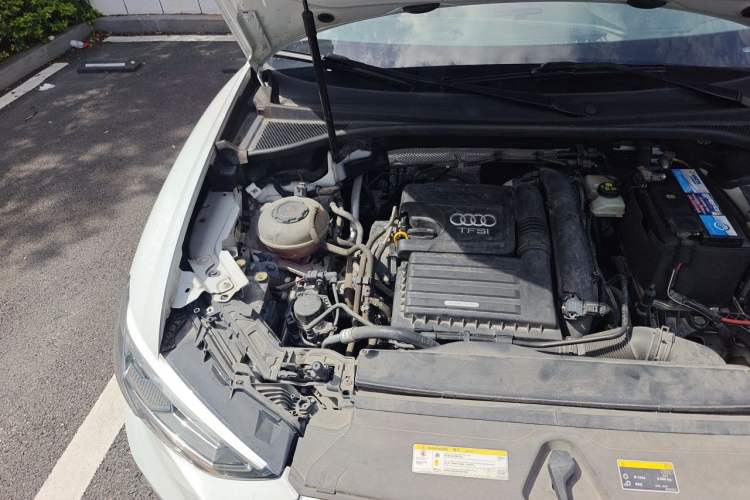 Used Audi Q3 2019 35 TFSI Fashion Dynamic Model Engine Bay Right