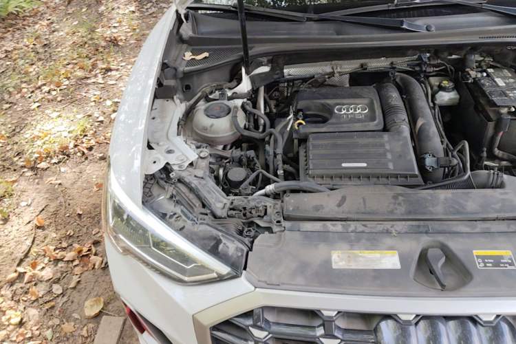 Used Audi Q3 2019 35 TFSI Fashion Dynamic Model Engine Bay Right