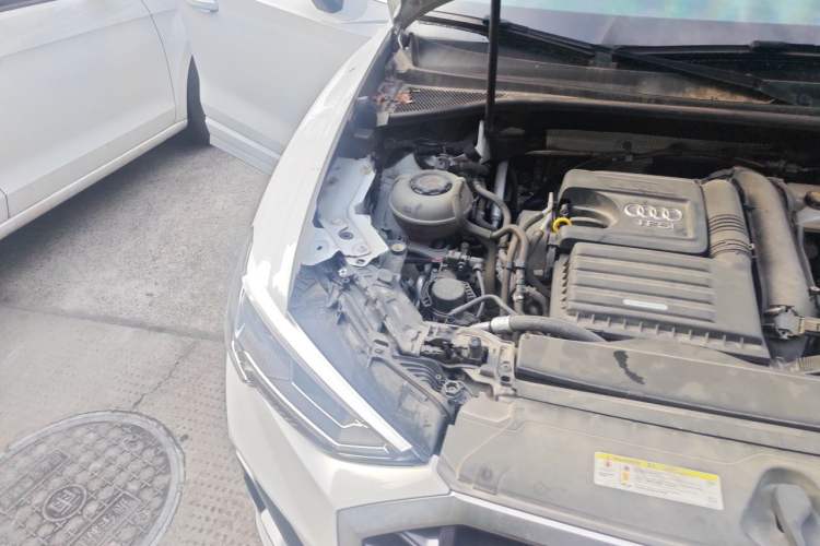 Used Audi Q3 2019 35 TFSI Fashion Dynamic Model Engine Bay Right
