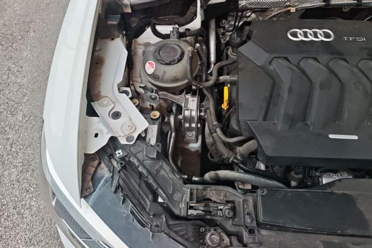 Used Audi Q3 2019 40 TFSI Fashion Dynamic Model Engine Bay Right