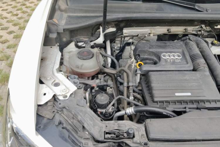 Used Audi Q3 2019 35 TFSI Fashion Dynamic Model Engine Bay Right