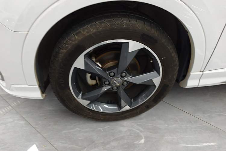 Used Audi Q3 2019 35 TFSI Fashion Dynamic Model Exterior 4