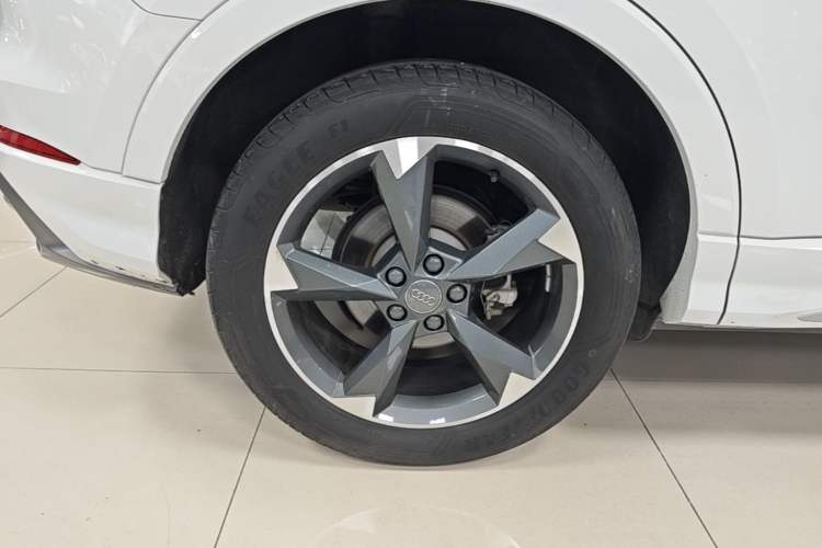 Used Audi Q3 2019 40 TFSI Fashion Dynamic Model Exterior 5
