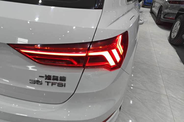 Used Audi Q3 2019 35 TFSI Fashion Dynamic Model Exterior 6