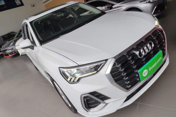 Used Audi Q3 2019 35 TFSI Advanced Dynamic Edition Front Right 45 Deg
