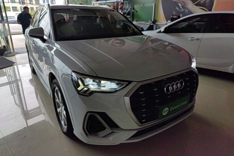 Used Audi Q3 2019 35 TFSI Advanced Dynamic Edition Front Right 45 Deg