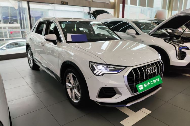 Used Audi Q3 2019 40 TFSI Fashionable and Elegant Model Front Right 45 Deg