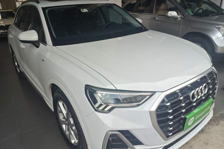 Used Audi Q3 2019 35 TFSI Advanced Dynamic Edition Front Right 45 Deg