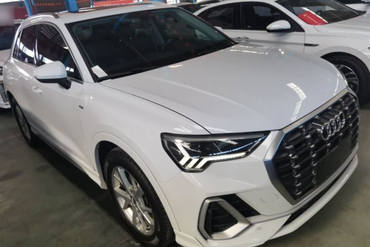 Used Audi Q3 2019 35 TFSI Advanced Dynamic Edition Front Right 45 Deg