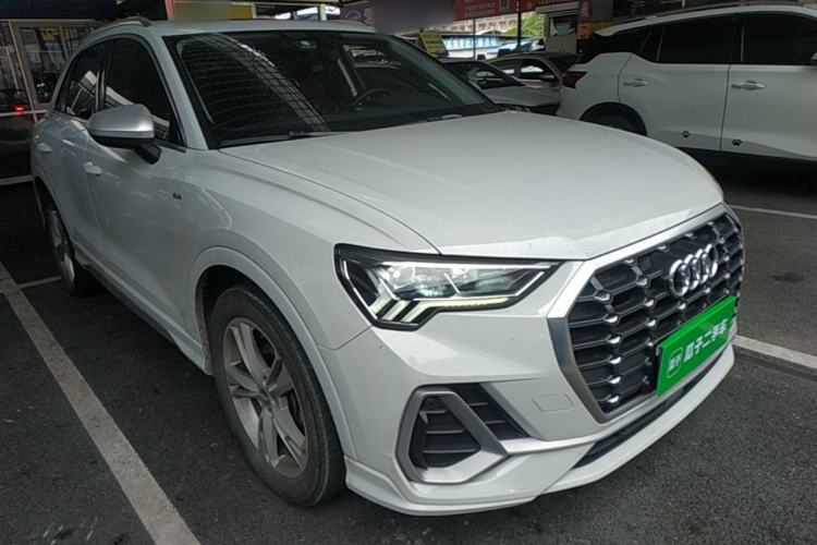 Used Audi Q3 2019 35 TFSI Advanced Dynamic Edition Front Right 45 Deg