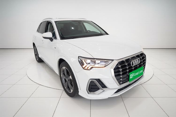 Used Audi Q3 2019 35 TFSI Fashion Dynamic Model Front Right 45 Deg