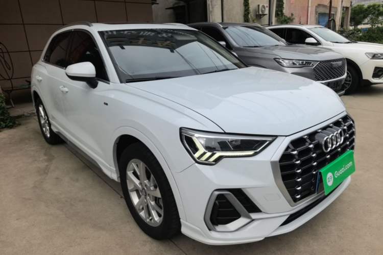Used Audi Q3 2019 35 TFSI Advanced Dynamic Edition Front Right 45 Deg