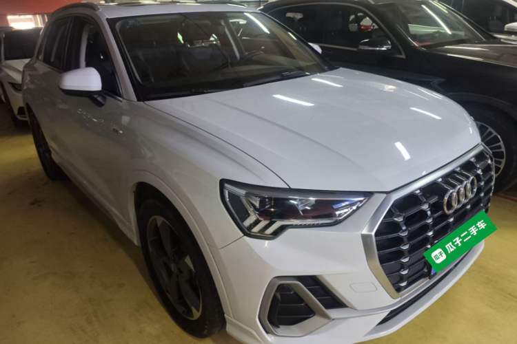 Used Audi Q3 2019 35 TFSI Fashion Dynamic Model Front Right 45 Deg