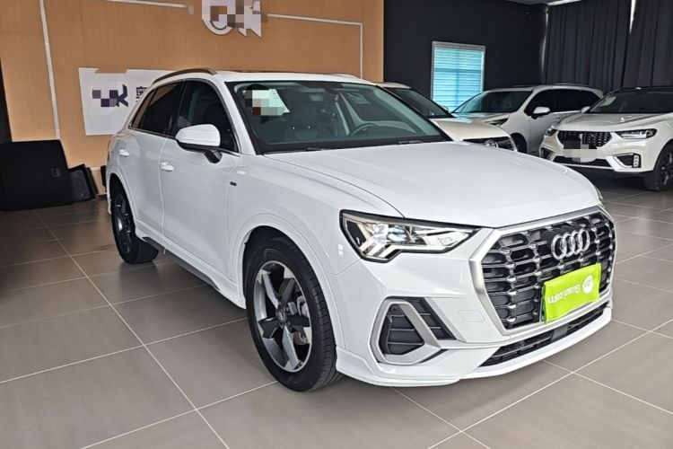 Used Audi Q3 2019 40 TFSI Fashion Dynamic Model Front Right 45 Deg