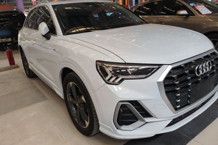 Used Audi Q3 2019 35 TFSI Fashion Dynamic Model Front Right 45 Deg