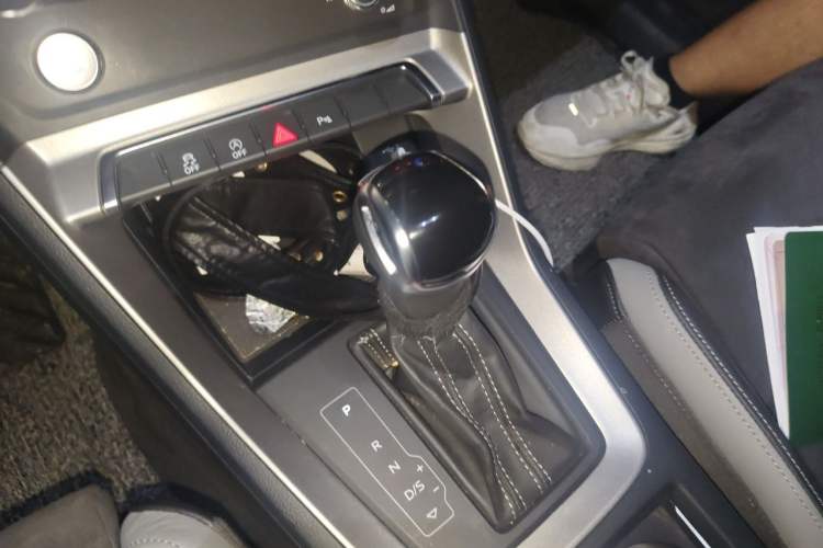 Used Audi Q3 2019 35 TFSI Fashion Dynamic Model Gear Lever