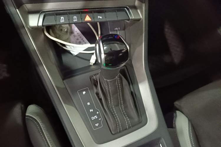 Used Audi Q3 2019 35 TFSI Fashion Dynamic Model Gear Lever