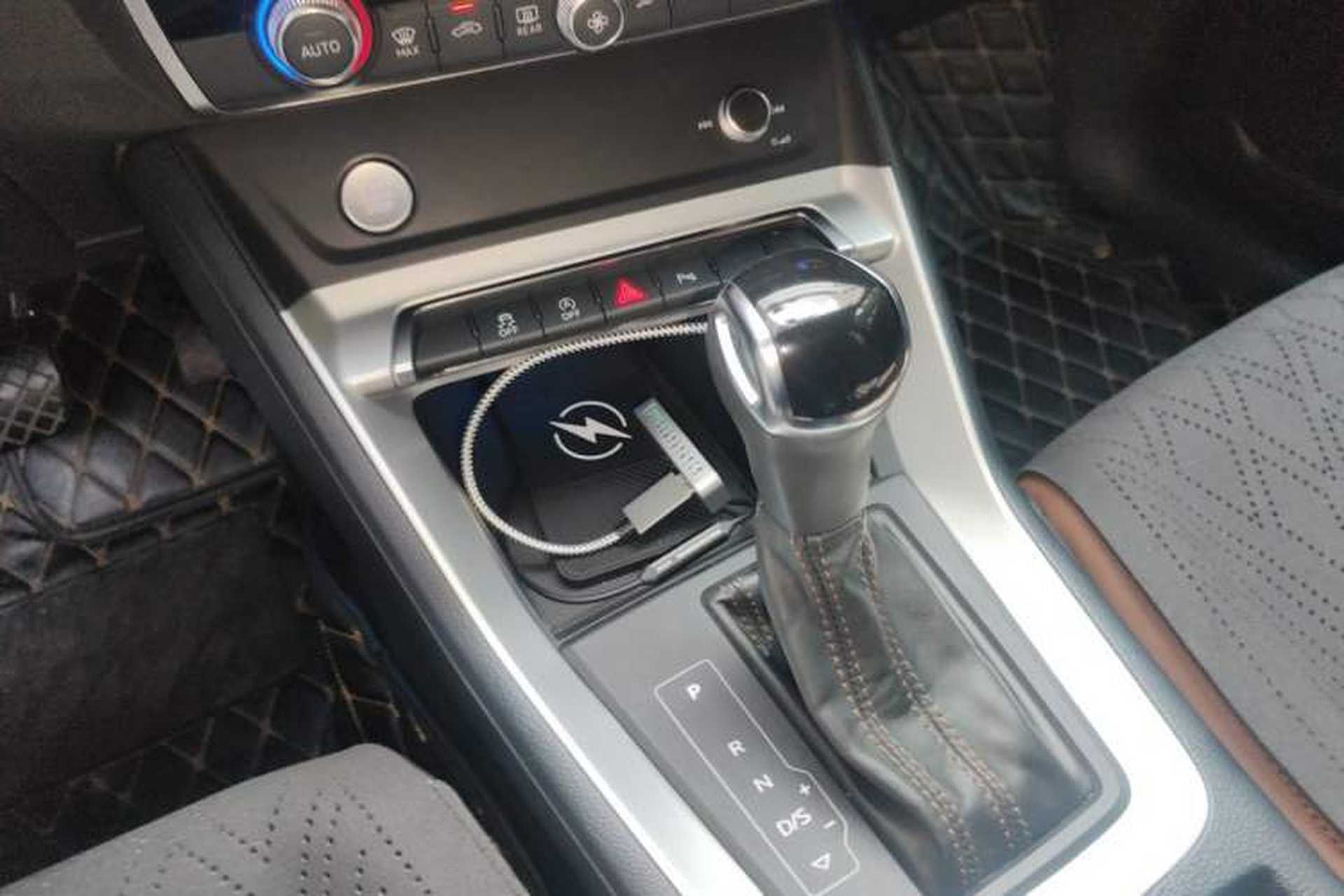Used Audi Q3 2019 40 TFSI Fashionable and Elegant Model Gear Lever