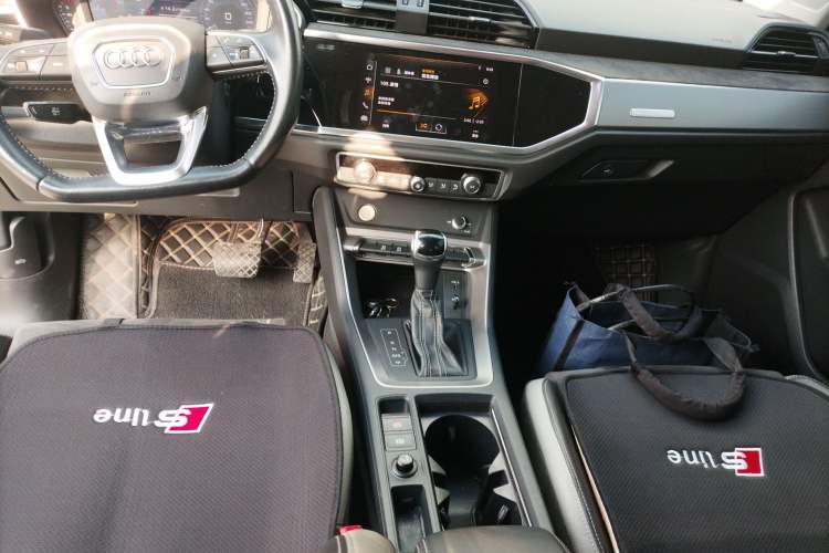 Used Audi Q3 2019 35 TFSI Fashion Dynamic Model Gear Lever