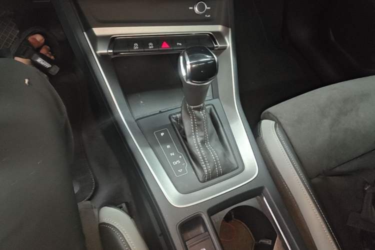 Used Audi Q3 2019 35 TFSI Advanced Dynamic Edition Gear Lever