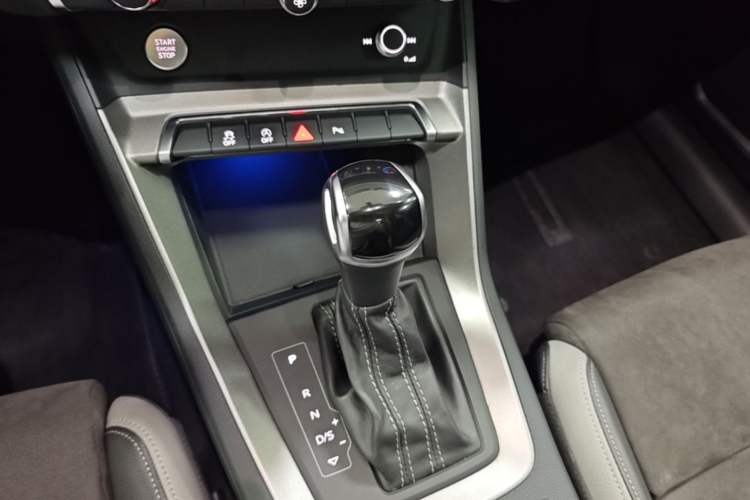 Used Audi Q3 2019 40 TFSI Fashion Dynamic Model Gear Lever