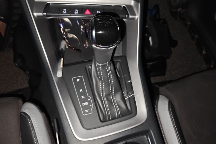 Used Audi Q3 2019 35 TFSI Advanced Dynamic Edition Gear Lever