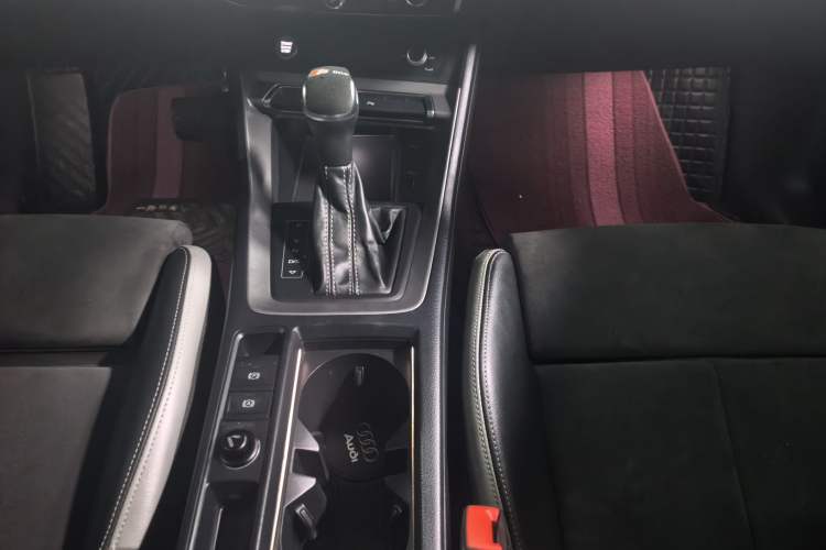 Used Audi Q3 2019 35 TFSI Fashion Dynamic Model Gear Lever