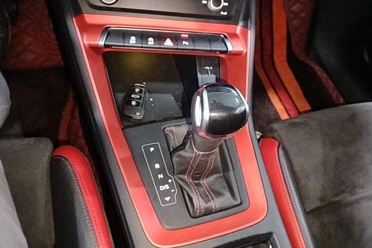 Used Audi Q3 2019 40 TFSI Fashion Dynamic Model Gear Lever