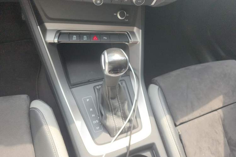 Used Audi Q3 2019 35 TFSI Advanced Dynamic Edition Gear Lever
