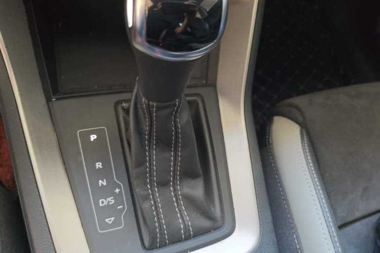 Used Audi Q3 2019 35 TFSI Fashion Dynamic Model Gear Lever