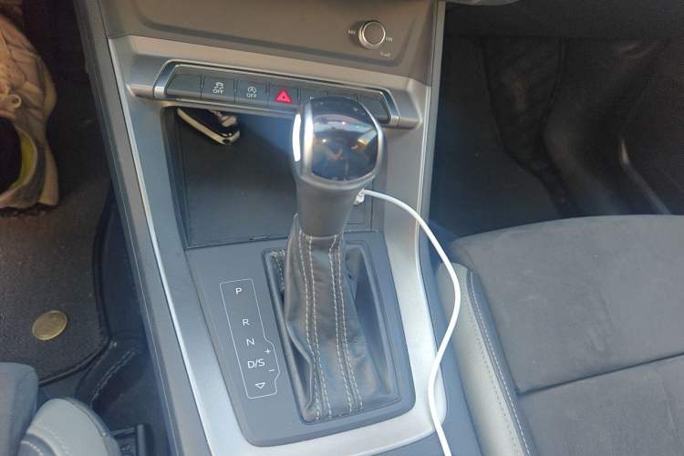 Used Audi Q3 2019 35 TFSI Advanced Dynamic Edition Gear Lever