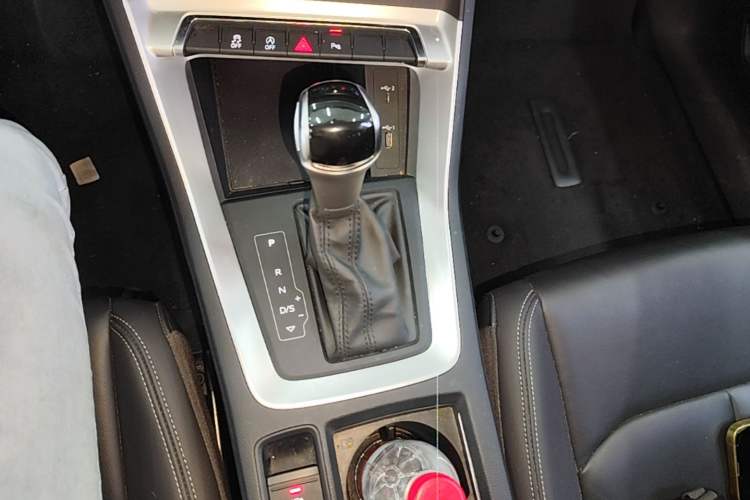 Used Audi Q3 2019 35 TFSI Advanced Style Edition Gear Lever