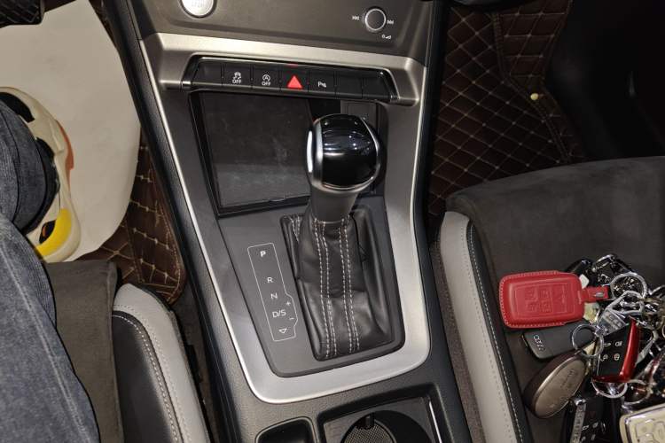 Used Audi Q3 2019 35 TFSI Fashion Dynamic Model Gear Lever