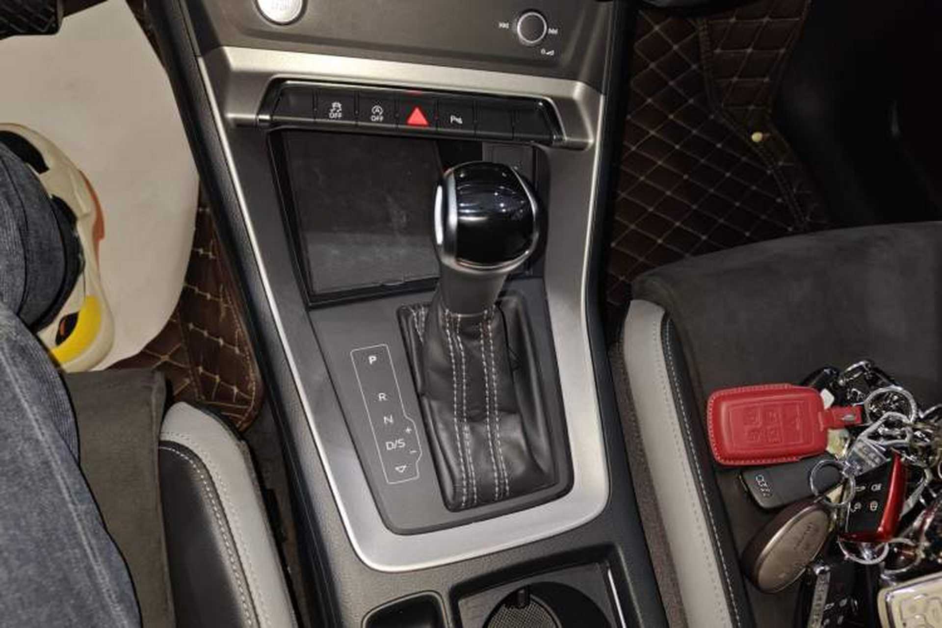 Used Audi Q3 2019 35 TFSI Fashion Dynamic Model Gear Lever