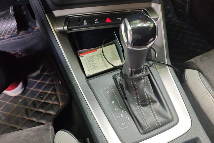 Used Audi Q3 2019 35 TFSI Advanced Dynamic Edition Gear Lever