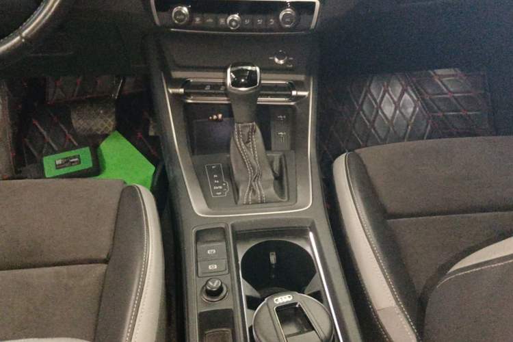 Used Audi Q3 2019 35 TFSI Advanced Dynamic Edition Gear Lever