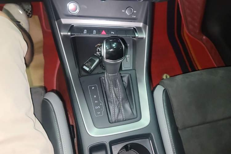 Used Audi Q3 2019 35 TFSI Advanced Dynamic Edition Gear Lever