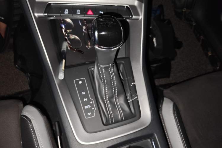 Used Audi Q3 2019 35 TFSI Advanced Dynamic Edition Gear Lever