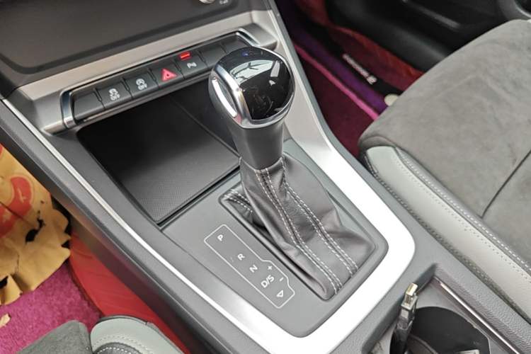 Used Audi Q3 2019 35 TFSI Advanced Dynamic Edition Gear Lever