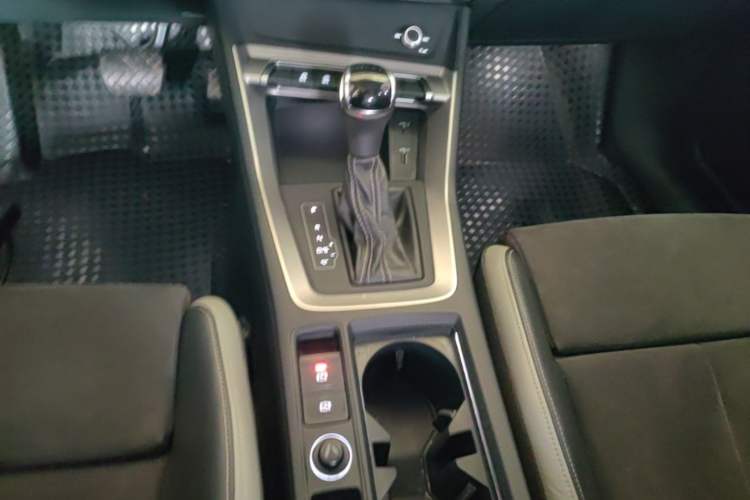 Used Audi Q3 2019 35 TFSI Advanced Dynamic Edition Gear Lever