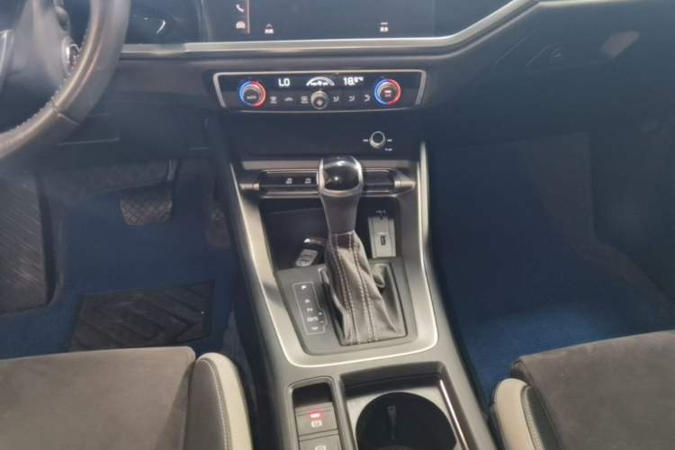 Used Audi Q3 2019 35 TFSI Advanced Dynamic Edition Gear Lever