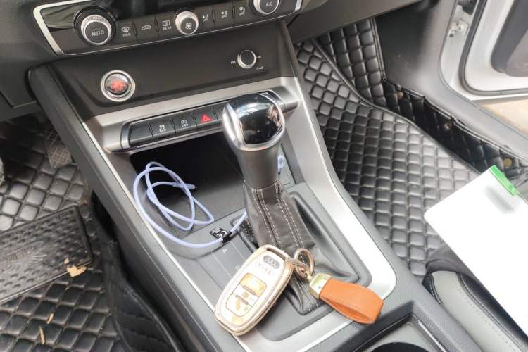 Used Audi Q3 2019 35 TFSI Advanced Dynamic Edition Gear Lever