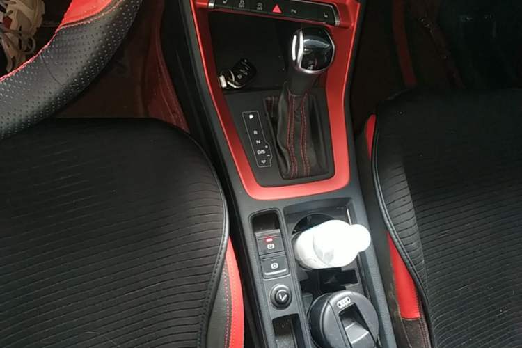 Used Audi Q3 2019 35 TFSI Advanced Dynamic Edition Gear Lever