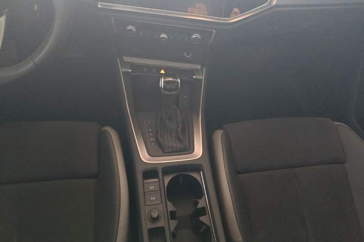 Used Audi Q3 2019 35 TFSI Advanced Dynamic Edition Gear Lever